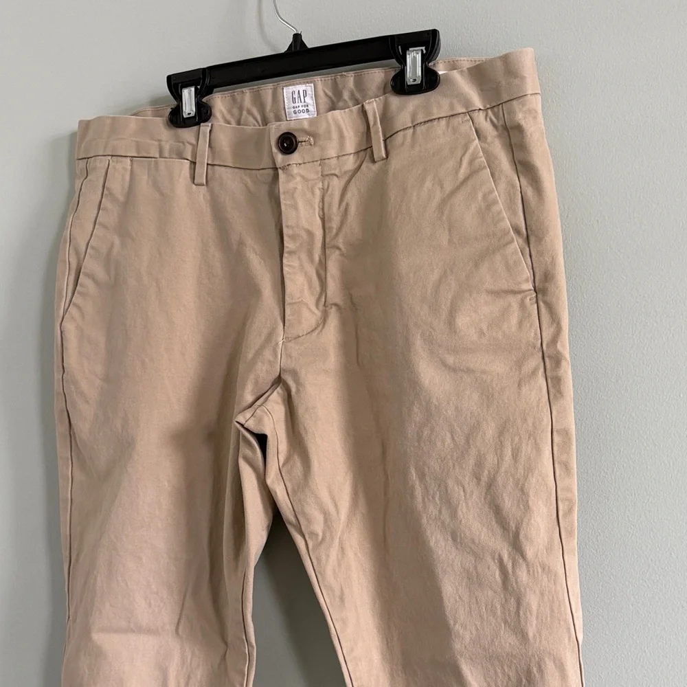 GAP Men’s Tan Chino Pants